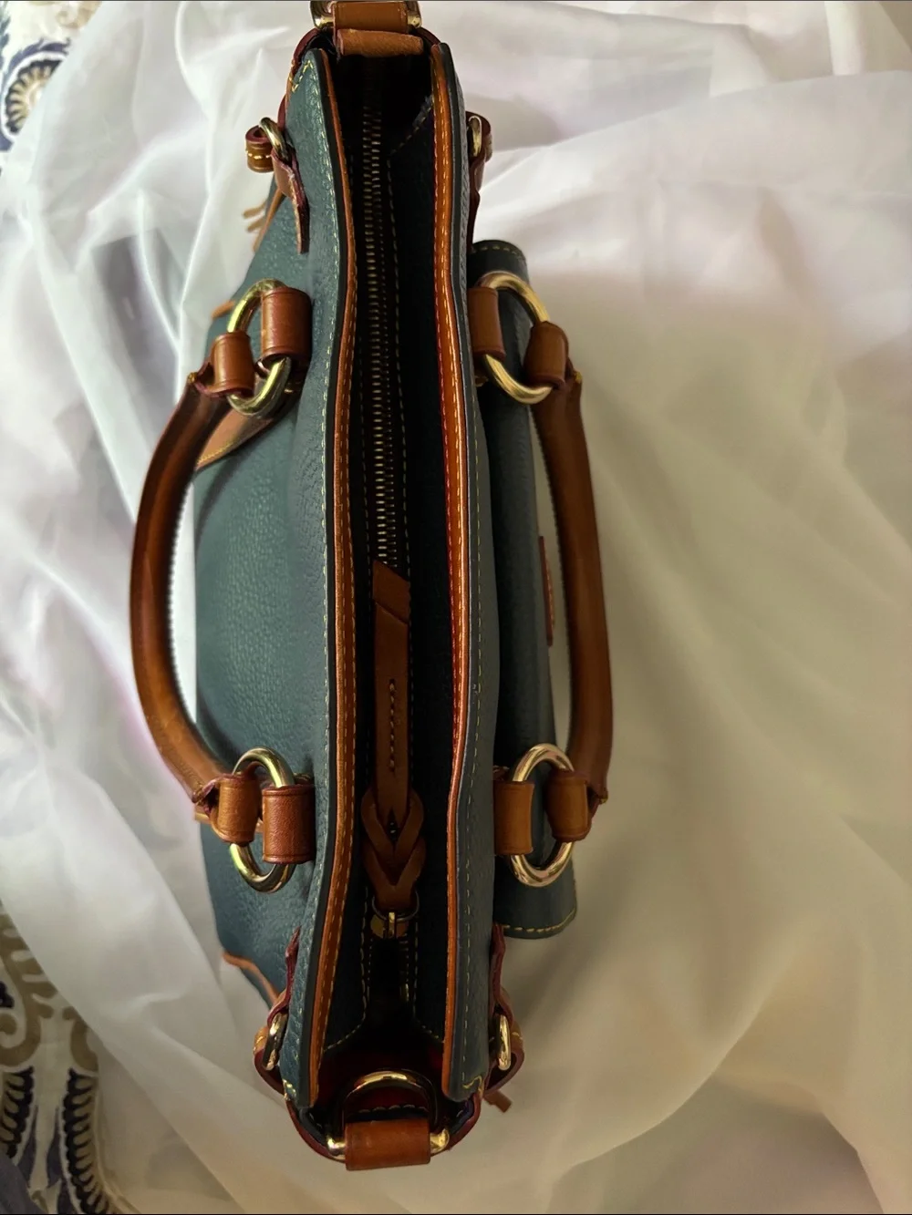 Dooney & Bourke idooney bourke